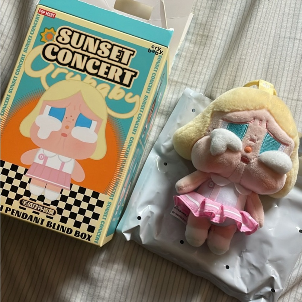 Sunset Concert Crybaby Plush Keychain - Pink